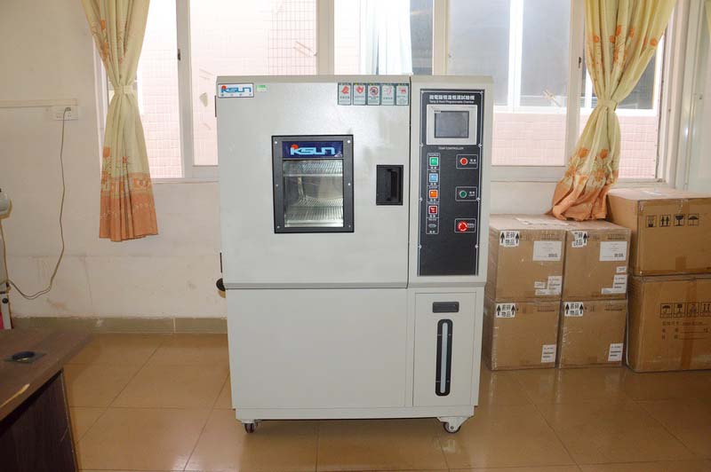 Microcomputer constant temperature and humidity testing machine